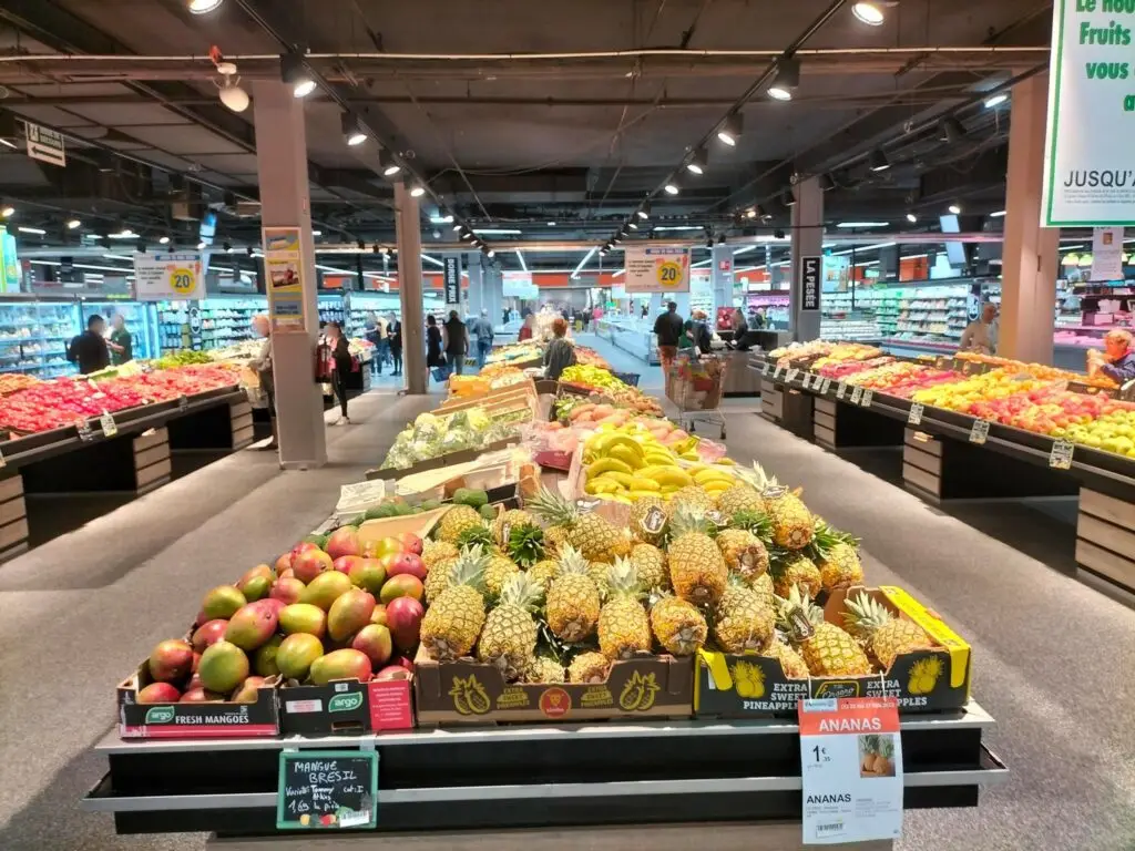 Mobilier fruits et légumes au E.Lelcerc de Rouen