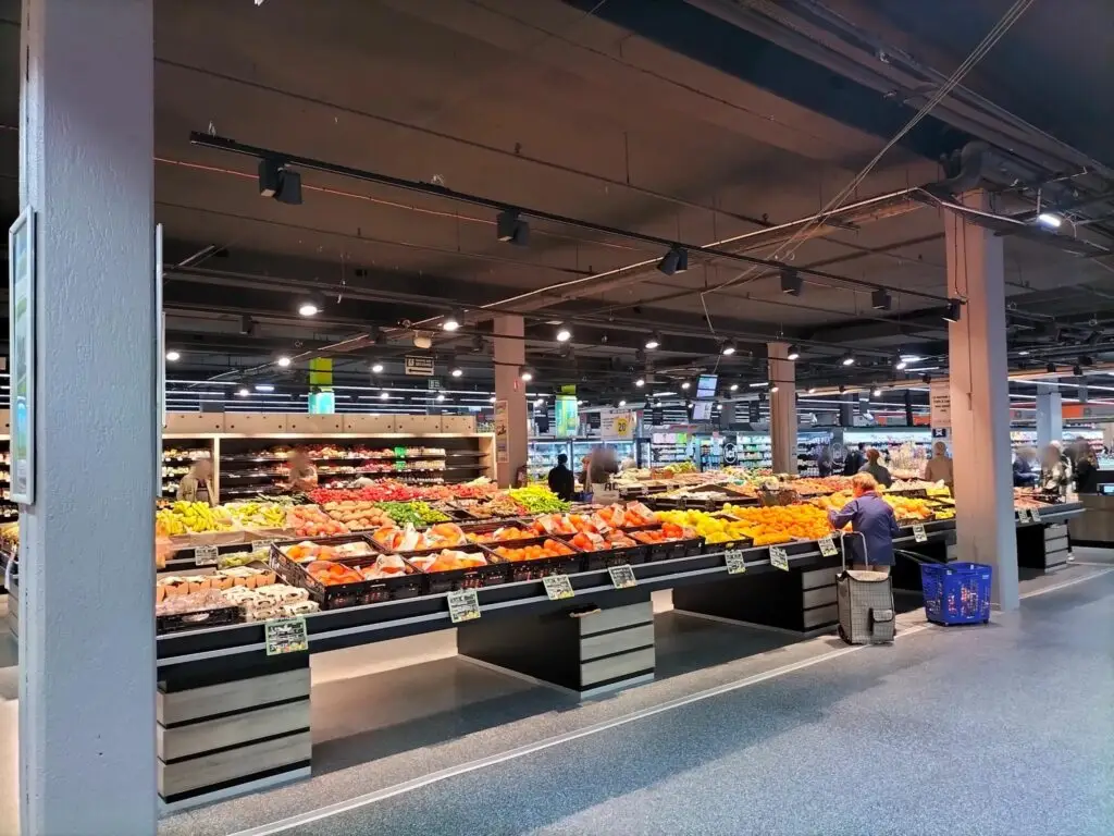 Mobilier fruits et légumes au E.Lelcerc de Rouen