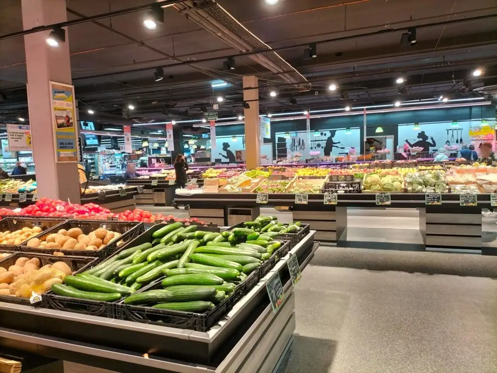 Mobilier fruits et légumes au E.Lelcerc de Rouen